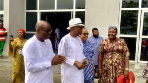 The Special Adviser on Inter-Party Affairs to the Governor of Cross River State, Hon. Nkoyo Otu, warmly welcomed the Majority Leader of the All Progressives Congress (APC), Hon. Julius Ihonvbere, to Calabar at the Margaret Ekpo International Airport.