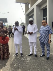 The Special Adviser on Inter-Party Affairs to the Governor of Cross River State, Hon. Nkoyo Otu, warmly welcomed the Majority Leader of the All Progressives Congress (APC), Hon. Julius Ihonvbere, to Calabar at the Margaret Ekpo International Airport.