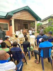 Special Assistant on Climate Change and Green Economy, Calabar Municipality, Racheal Bassey, has celebrated the New Year with Zone 1 Polling Unit members in Ward 6, as part of a grassroots appreciation visit.