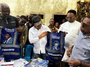 Dr. Martha Agba Supports APC E-Registration Exercise in Obudu with Phones, Materials, and ₦500,000 bringing together party leaders.
